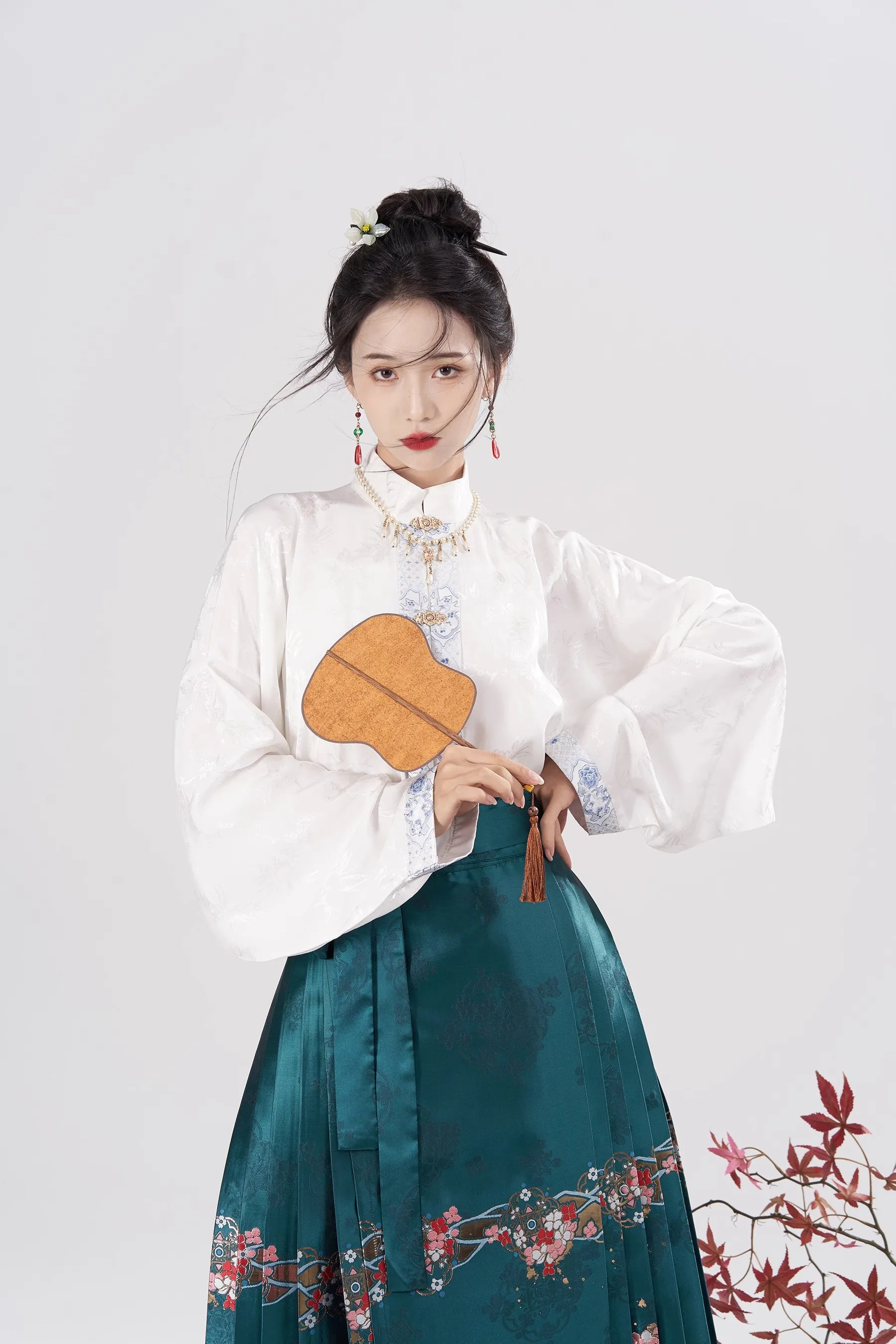 Bi'an Hua 彼岸花 Spider Lily Ming Dynasty Mamian Skirt