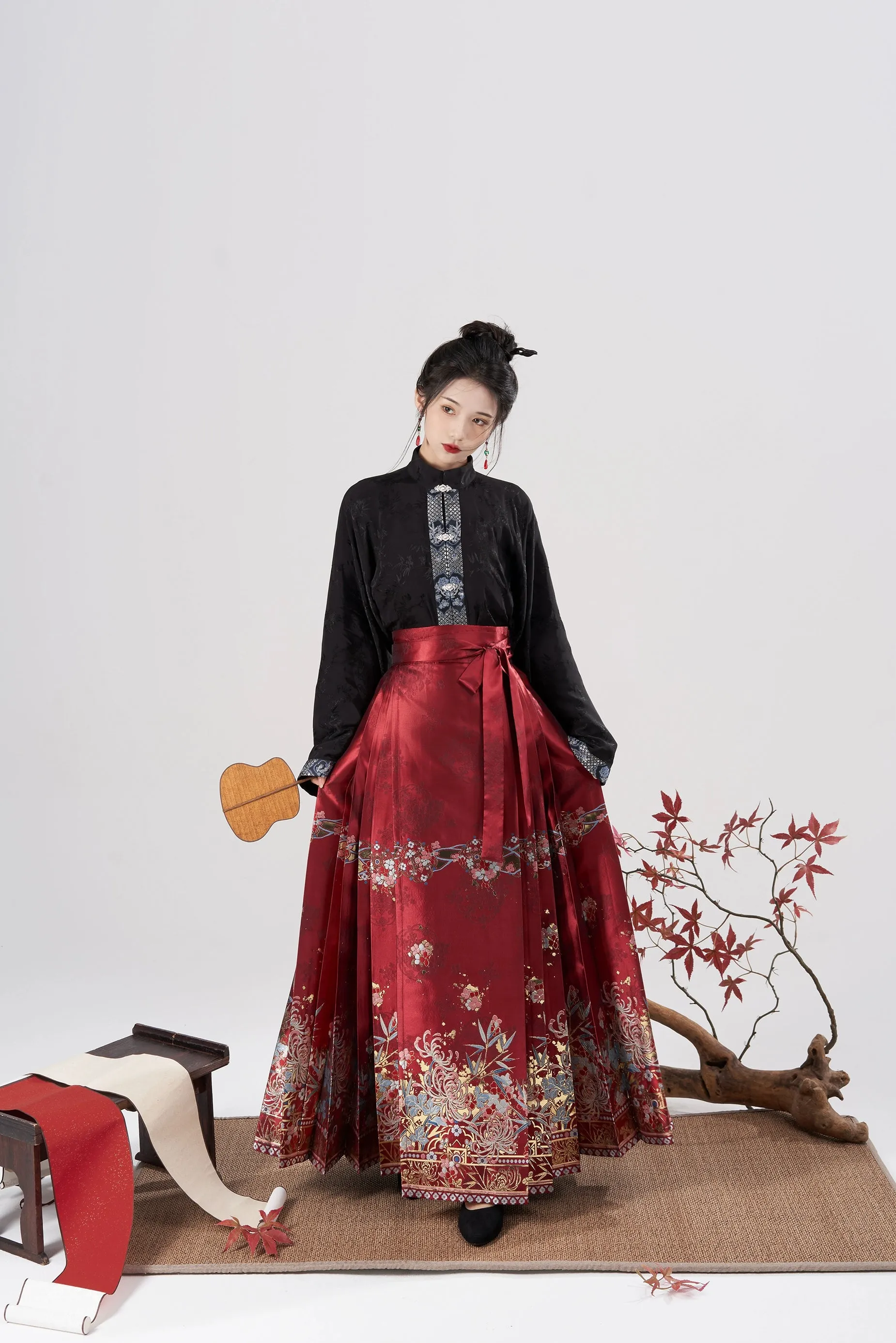 Bi'an Hua 彼岸花 Spider Lily Ming Dynasty Mamian Skirt