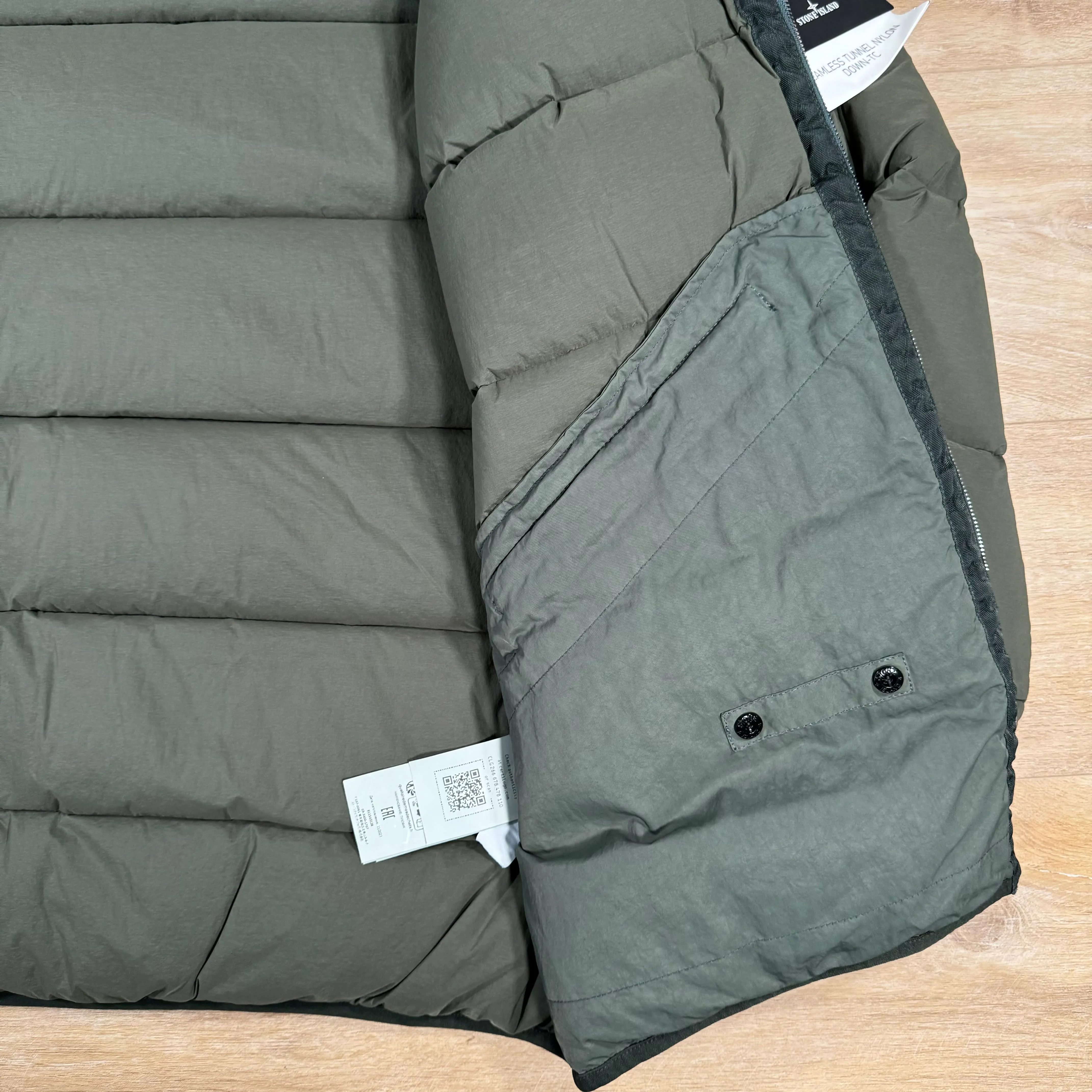 Stone Island Seamless Tunnel Down-TC Jacket in Musk Green