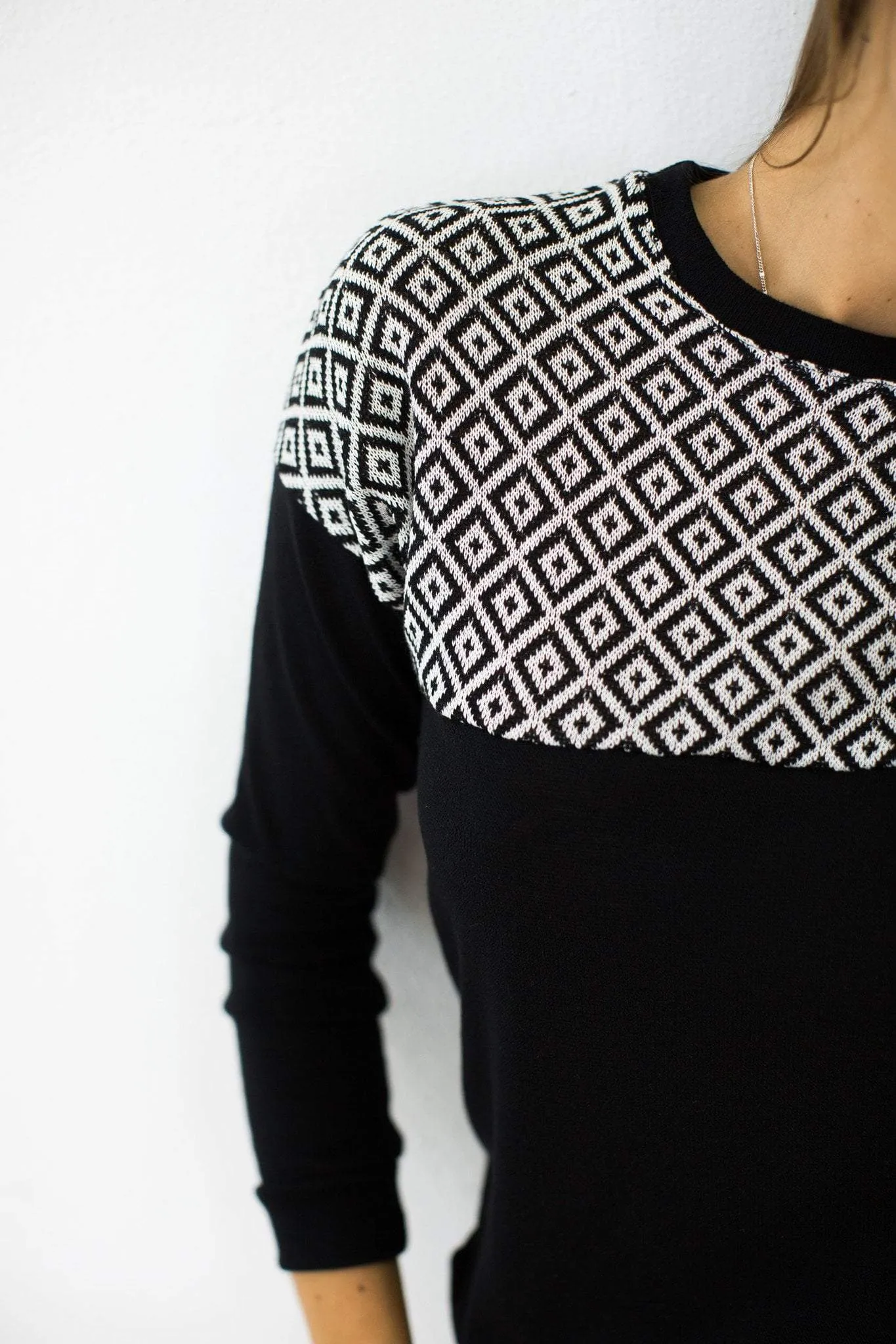 Sweater Phoria Black White