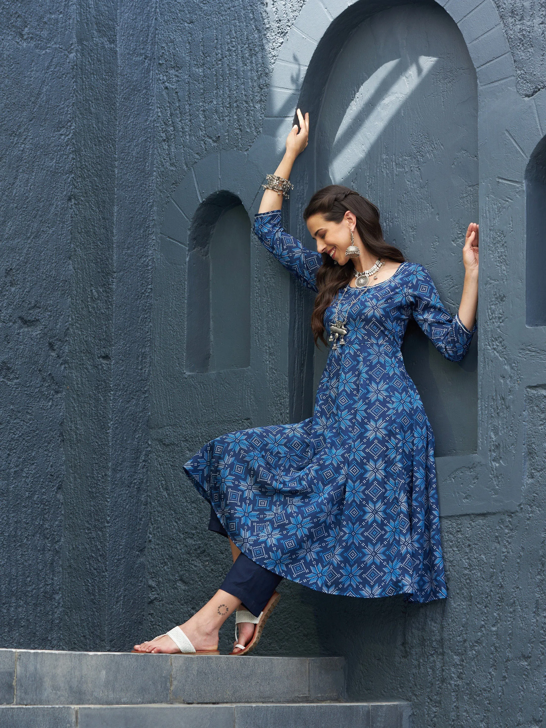 Women Blue Floral Anarkali Kurta With Navy Pants