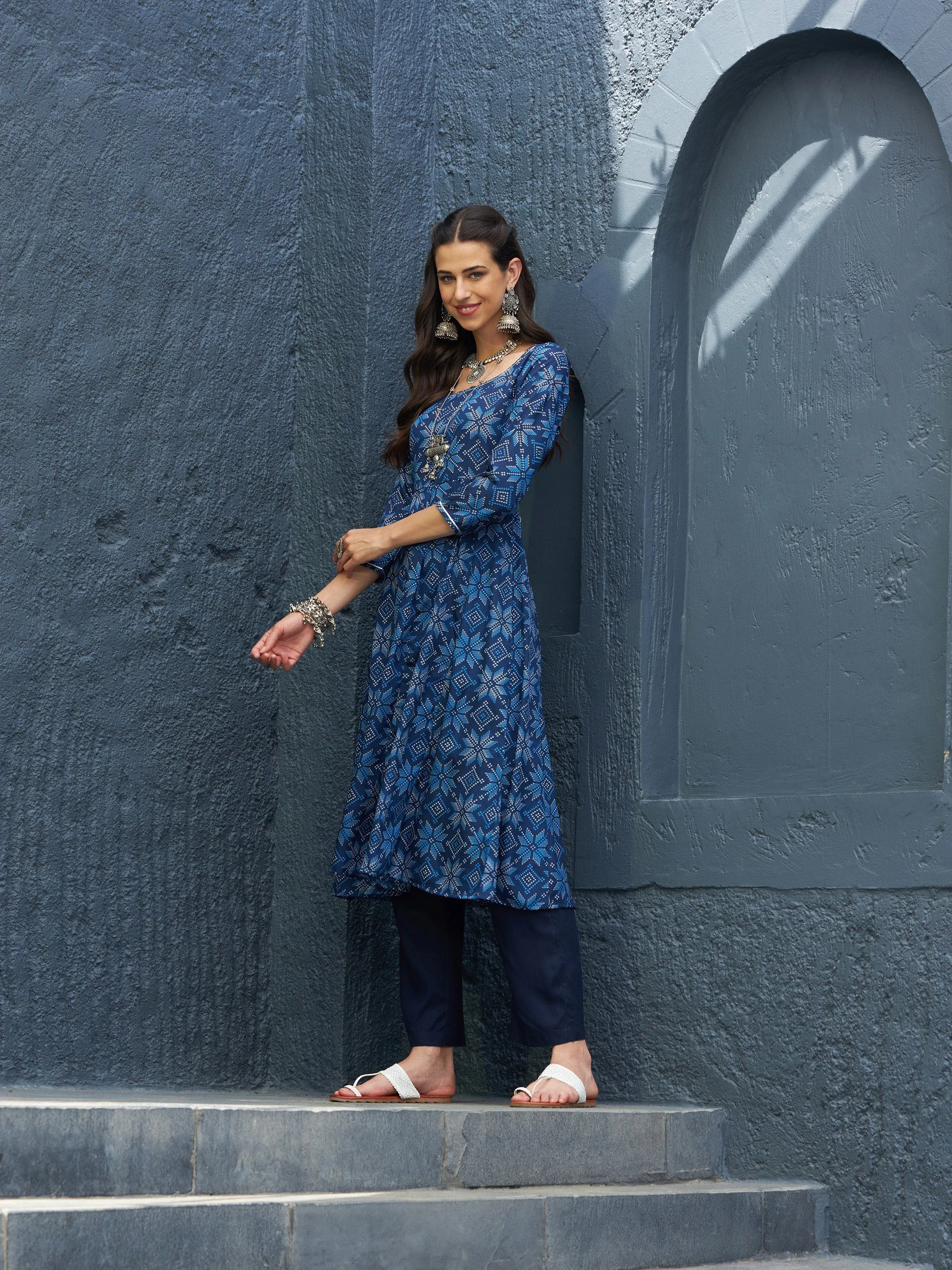 Women Blue Floral Anarkali Kurta With Navy Pants